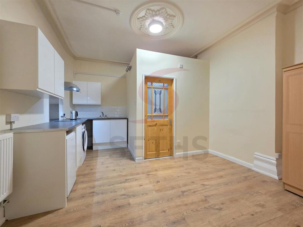 Kitchen/Dining Area