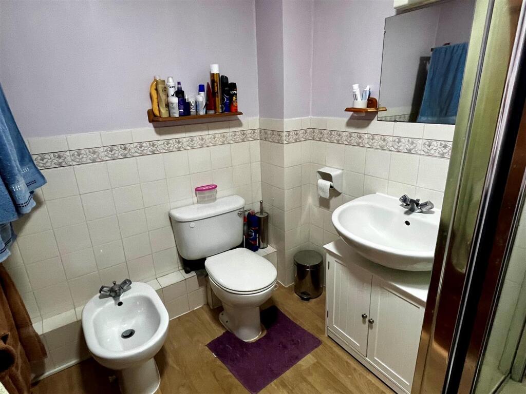 EN SUITE