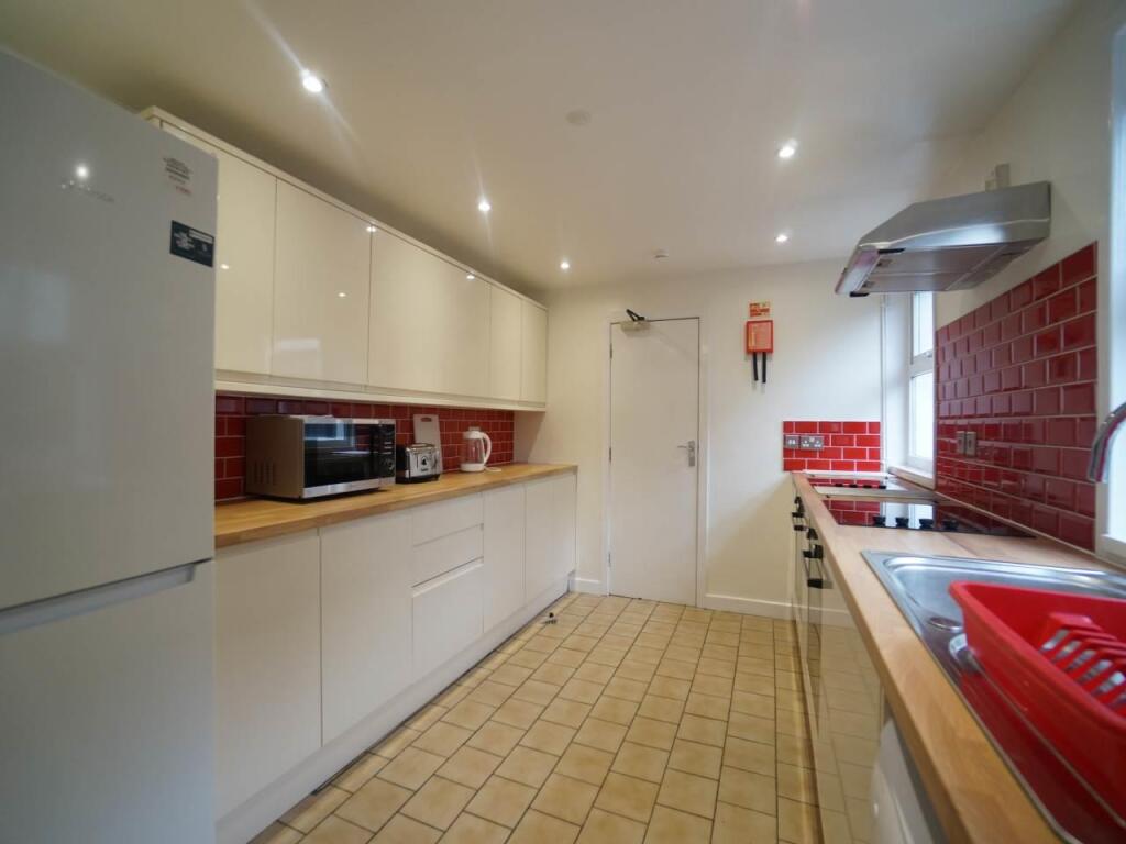 Kitchen.JPG