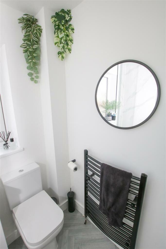 CONTEMPORARY STYLED BATHROOM