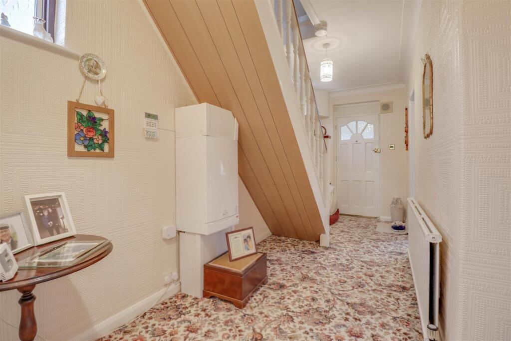 52 RUNWELL ROAD INSIDE-8.jpg