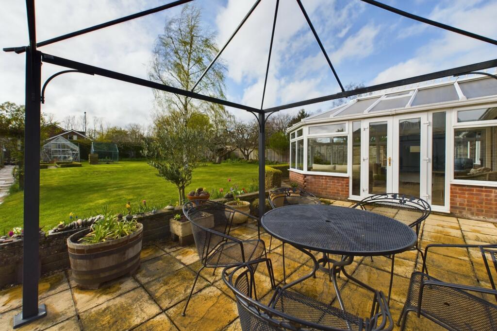 CAM02545G0-PR0131-STILL008