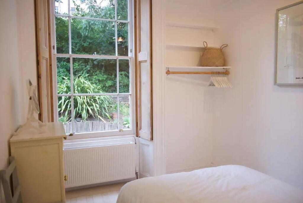 83 C B Bedroom (2).jpg