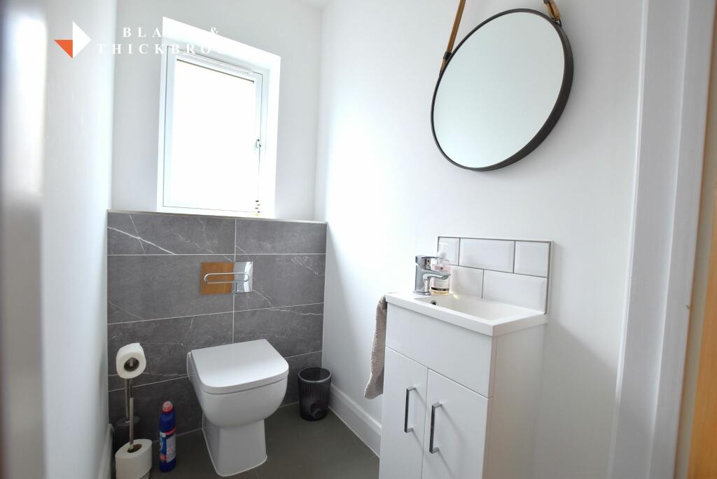 GROUND FLOOR CLOAKROOM