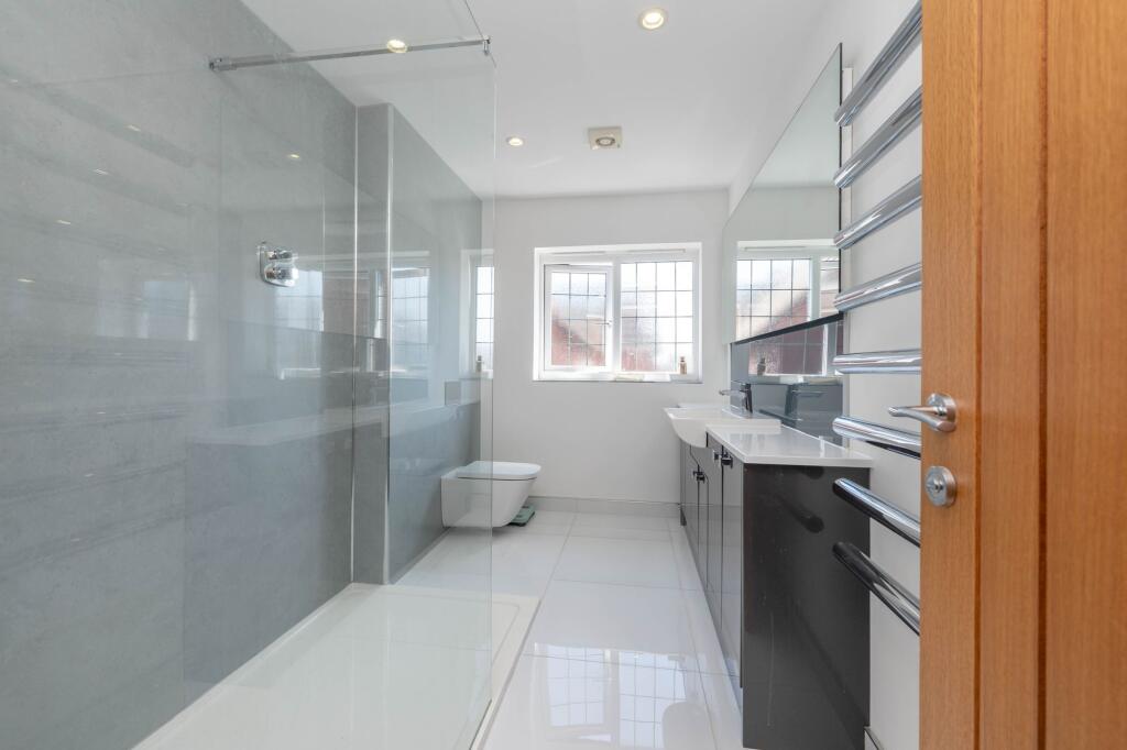 Master Bedroom En-suite