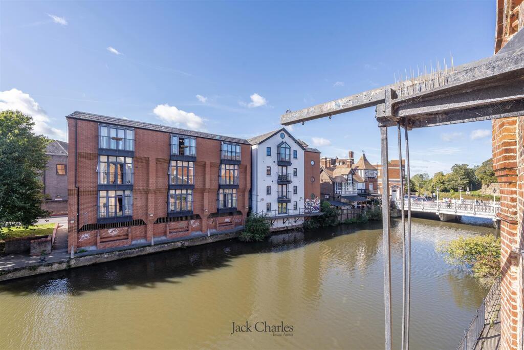 5 Ronnies Wharf, TN9 1EX 005.jpg