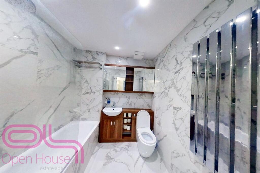 Blenheim - Bathroom.jpg