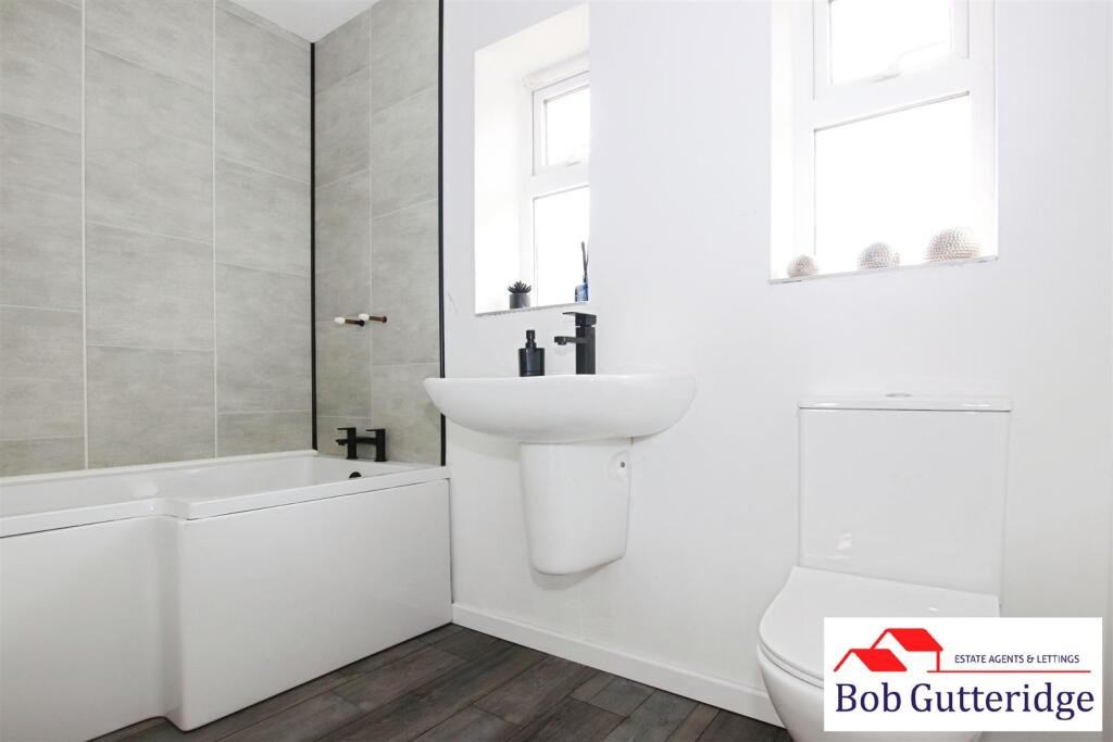 FIRST FLOOR BATHROOM