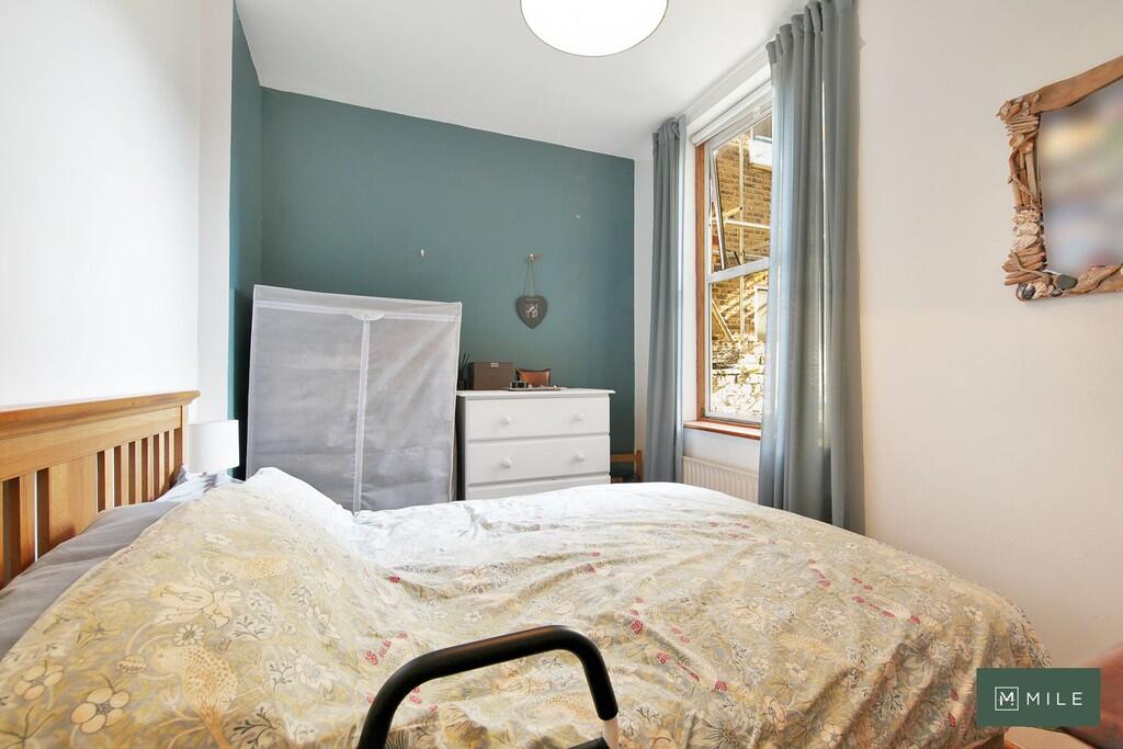 Flat A, 11 Bramst...