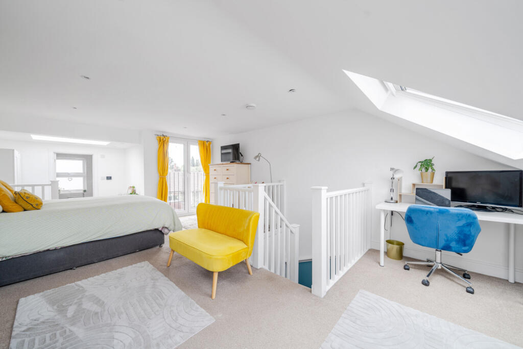 1319918-3-686e560...