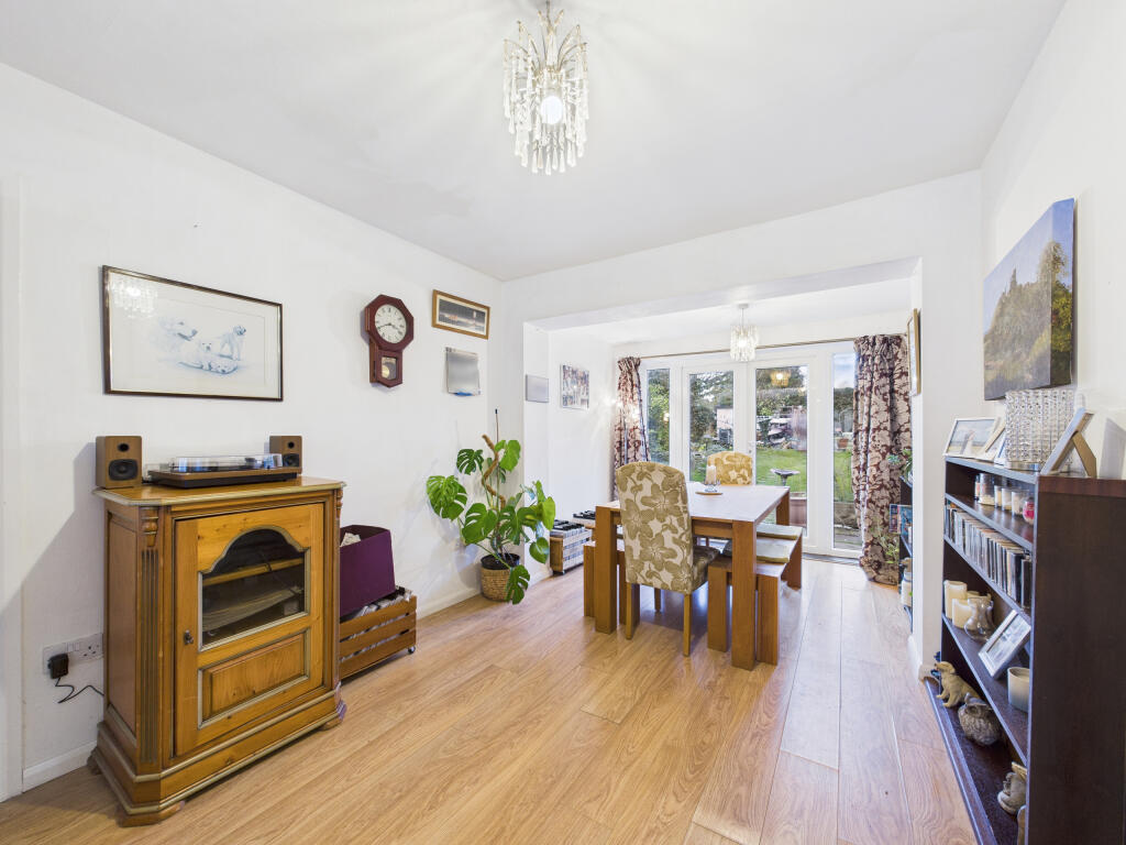 CAM01354G0-PR0617-STILL013