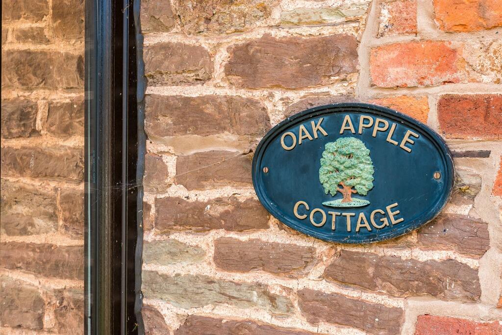 Oak apple tree Cottage