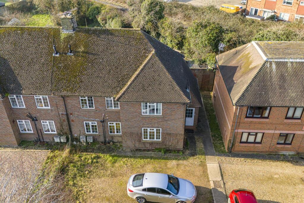 60A Mandeville Road, HP21 8AG-2.jpg