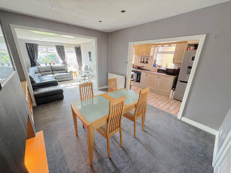 Dining Room &amp; Family Lounge