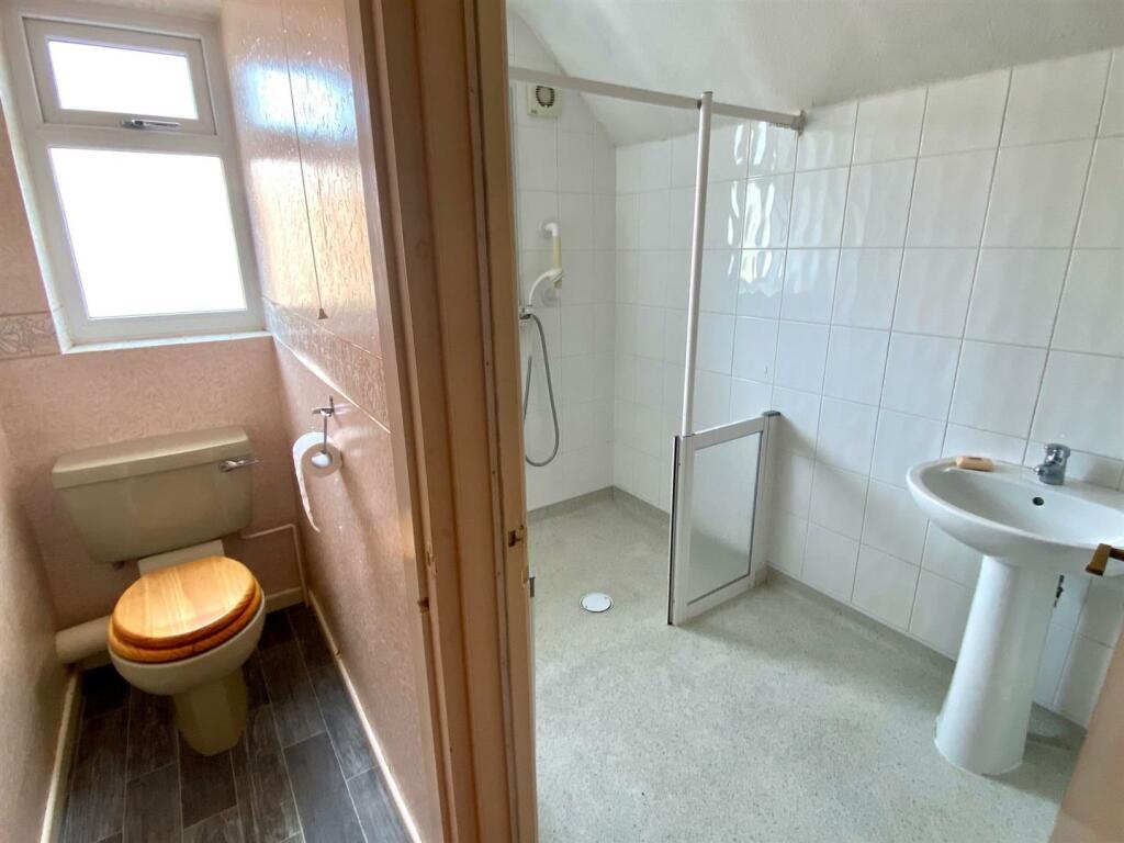 parkfield avenue 17 wc.jpg