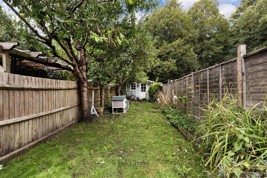 3 Alma Place, Hadlow, TN11 0DH  012.jpg