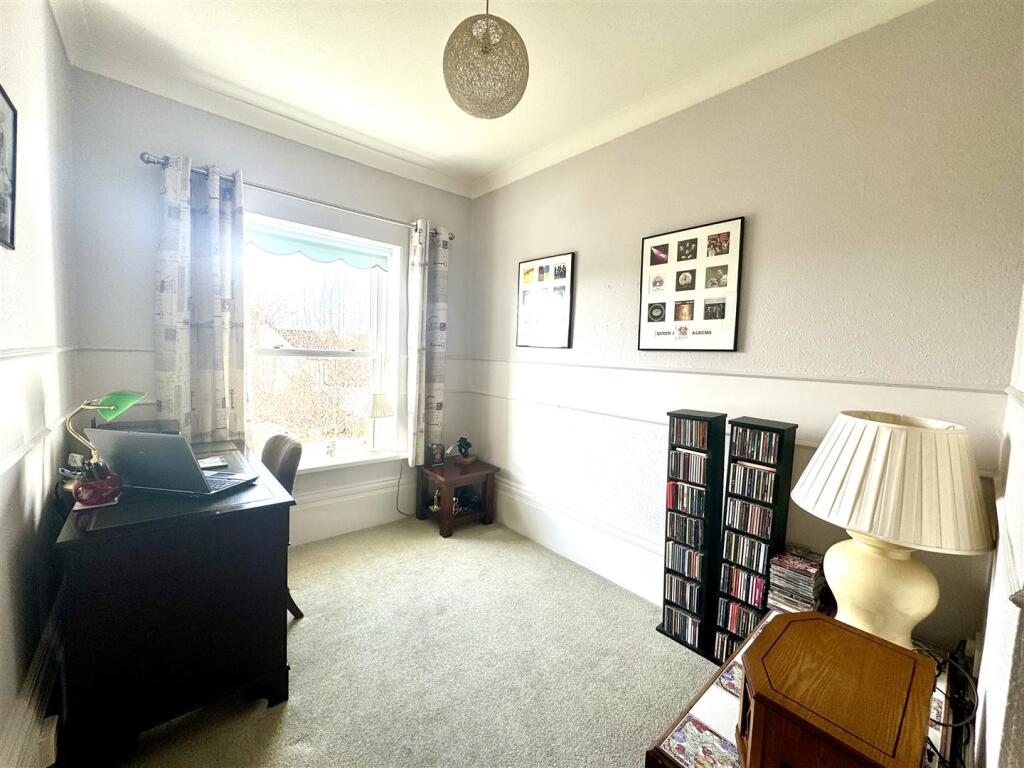 BEDROOM 3 / STUDY