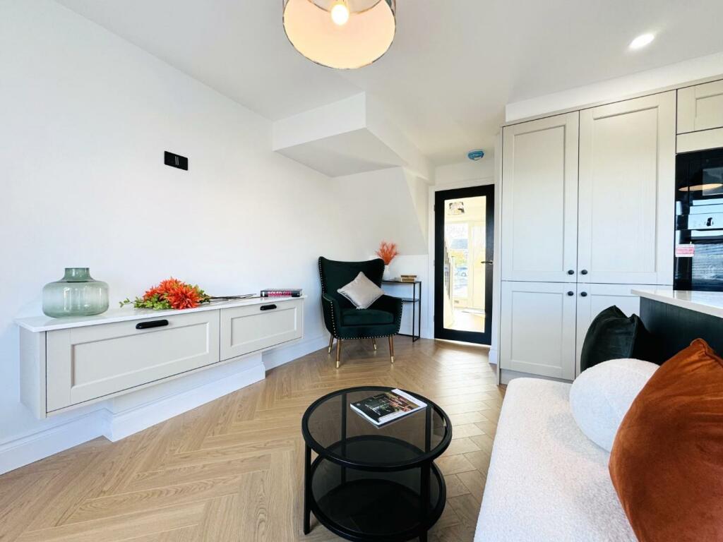 SITTING AREA