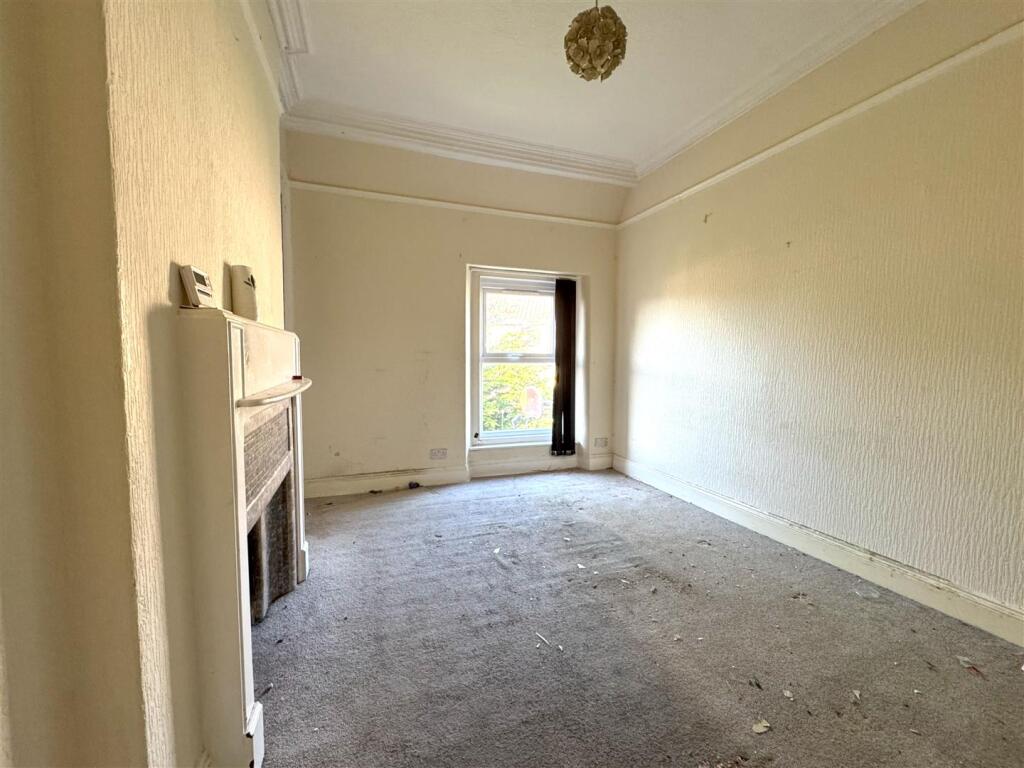 5 Hibernia Mansions lounge.jpg