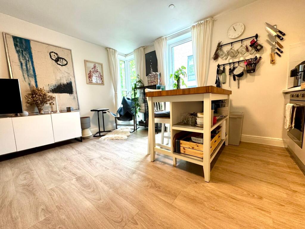 Kitchen / Living Room 5