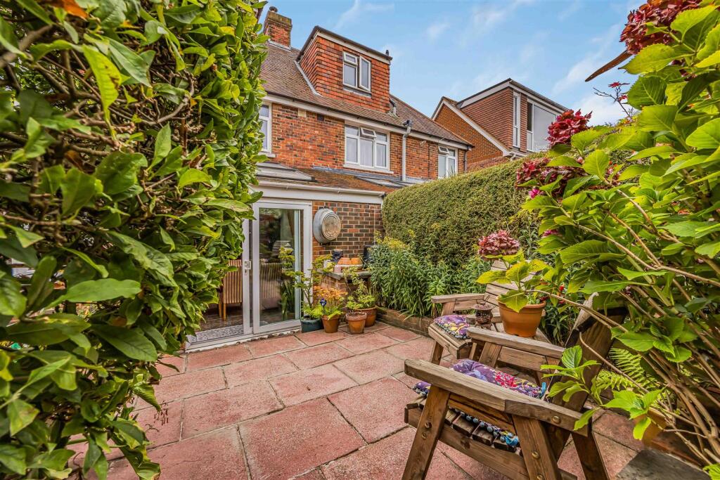 59 Woodfield Avenue, Drayton-Small-PorticoMarketin