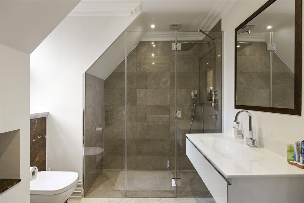 Bed'rm Four En Suite