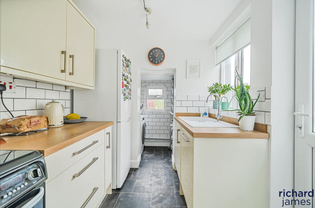 99f282fc-a021-427...