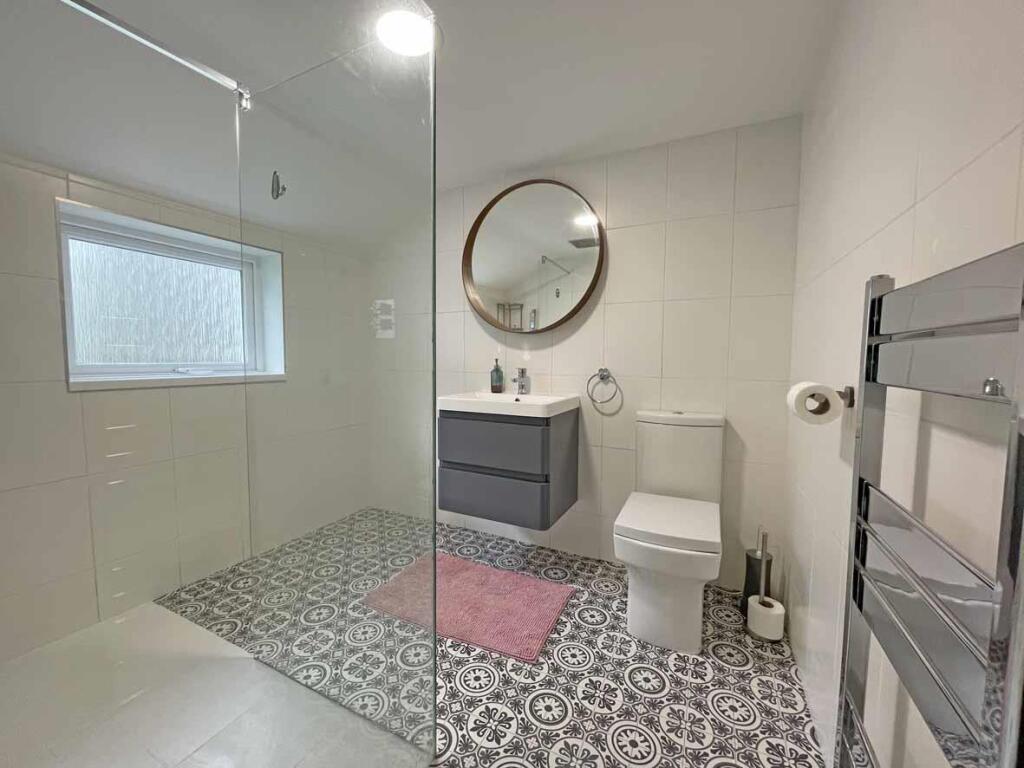 Hotham Place 15 Shower Room 1.jpg