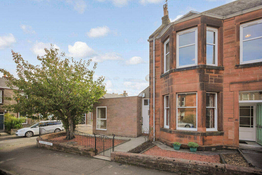 8 Willowbrae Gardens, Willowbrae, Edinburgh, EH8 7EW