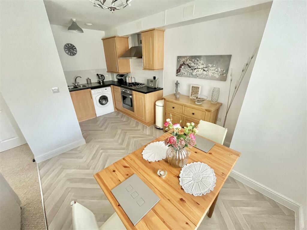 Dining Kitchen Aspect 2