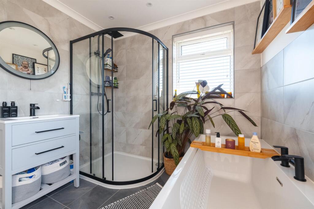 5 Axholme Close-79.jpg
