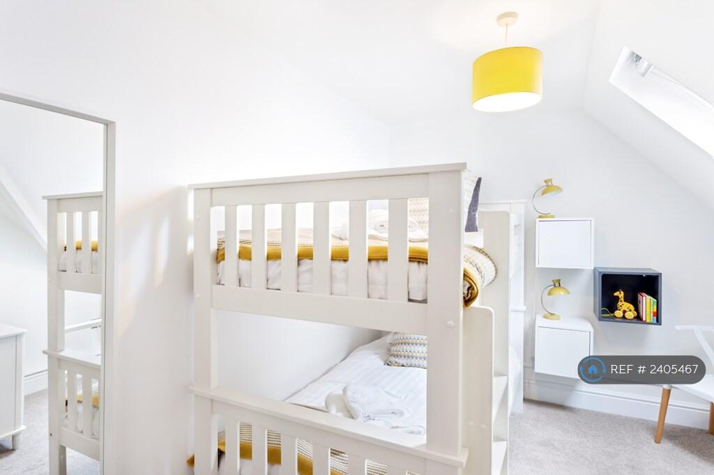 Bedroom 2 - Bunk Beds