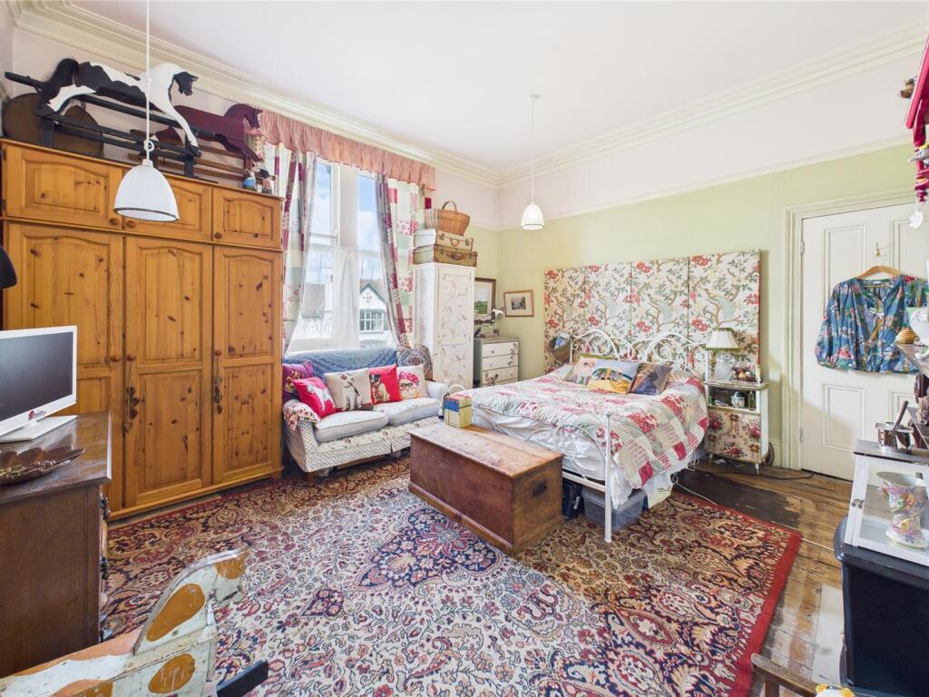 Bedroom: