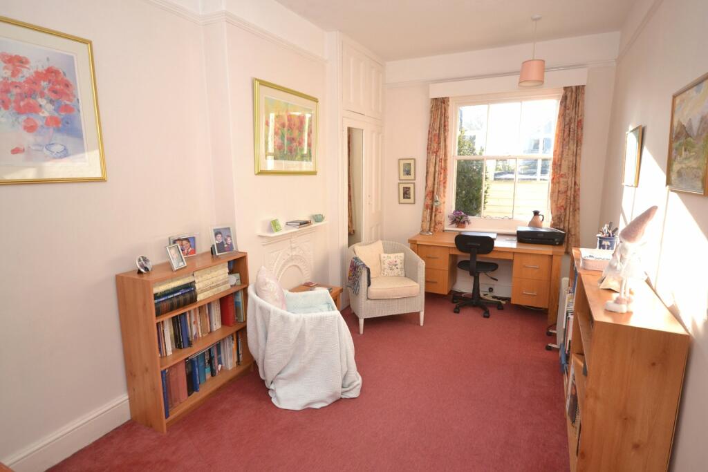 Bedroom / Study