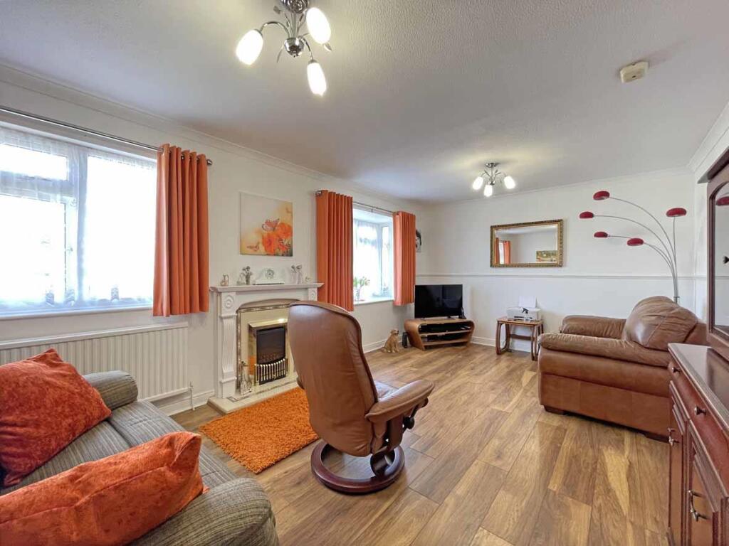 Eastcote Close 4 Lounge Front.jpg