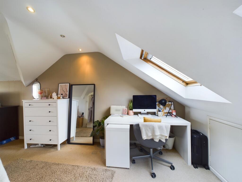 CAM02023G0-PR0112-STILL007