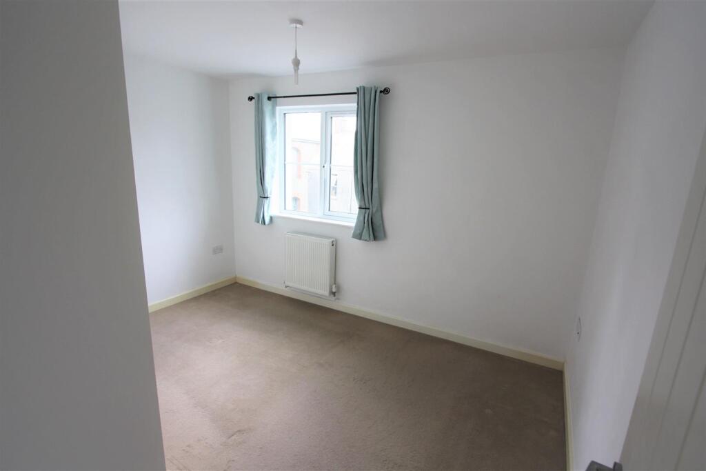 8 Wartha Mews Bedroom 1