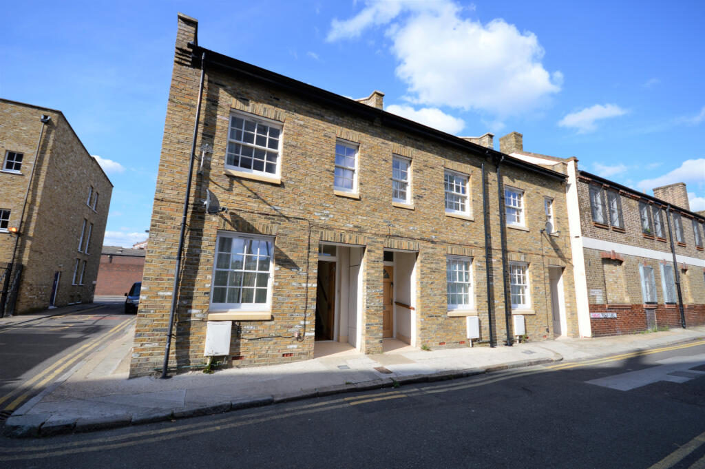 3 Double Bedroom Mid-terraced House to Rent