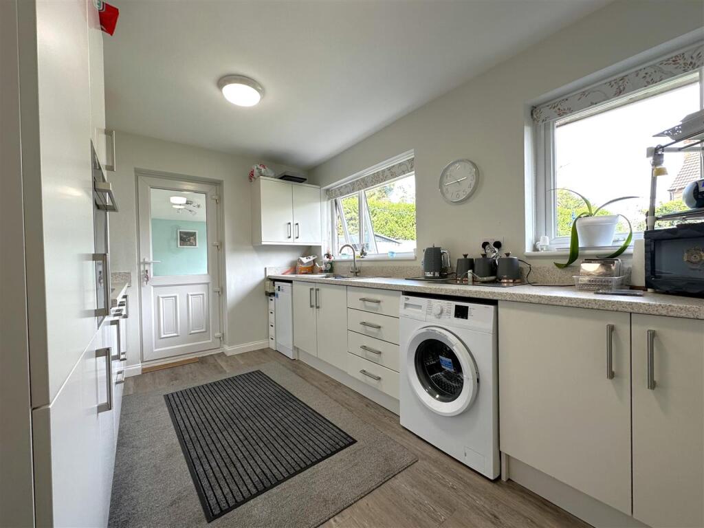 Modern Fitted Kitchen 632