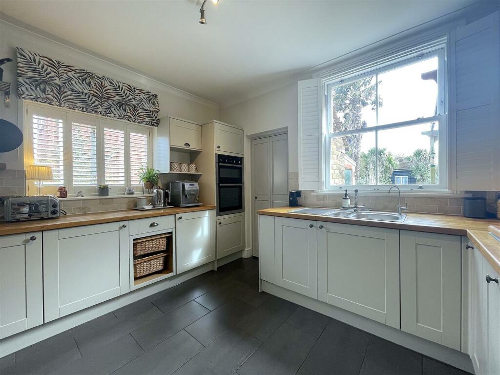 Kitchen (1).jpeg
