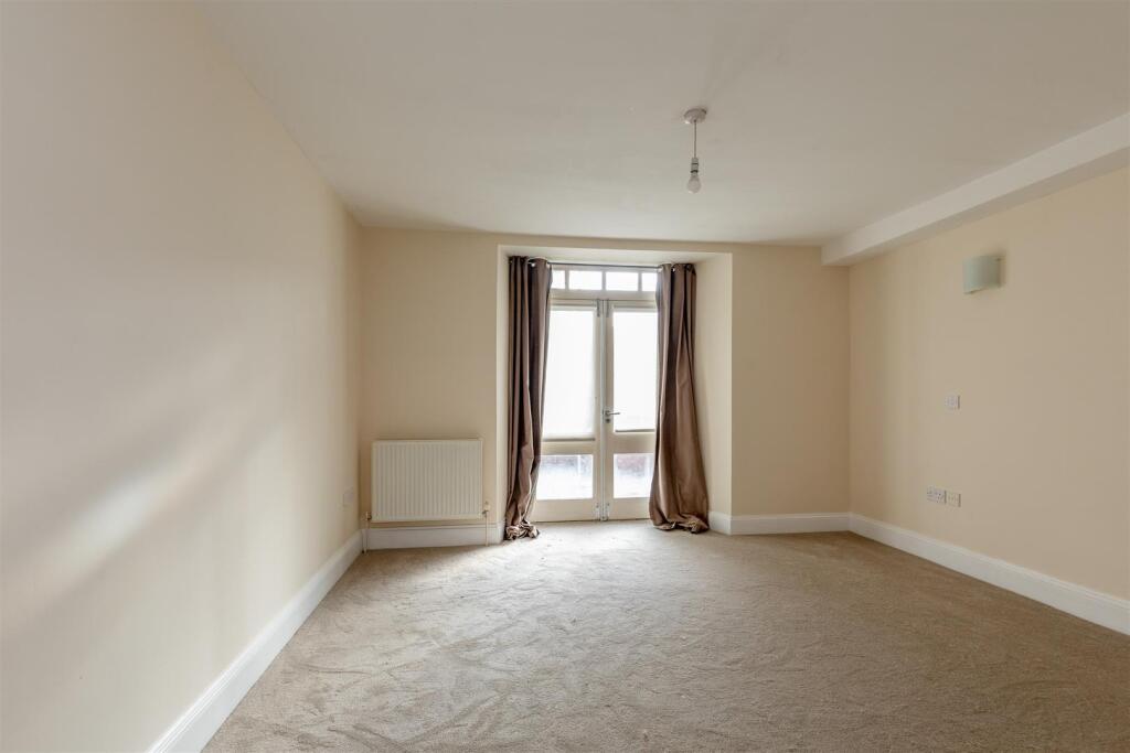 Oakfield Road, Clifton Bed 2.jpg