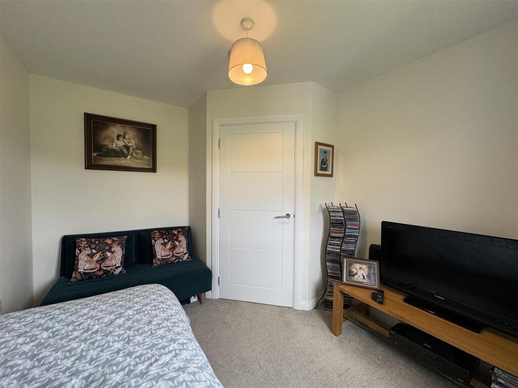 BEDROOM 3.2.JPG