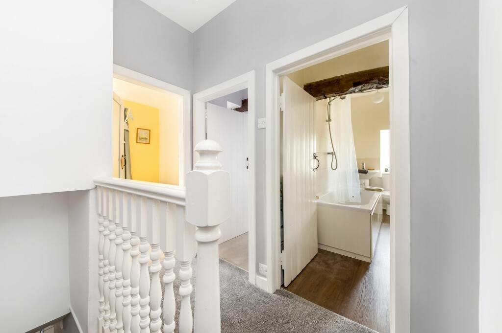 FIRST FLOOR LANDING