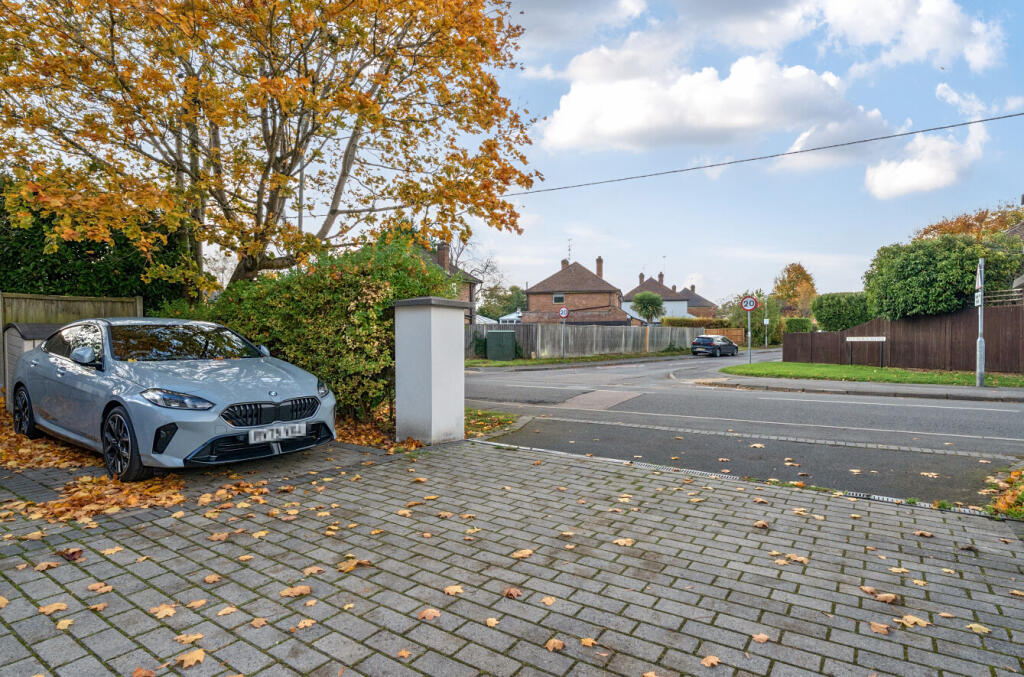 1372368-21-6900d4...