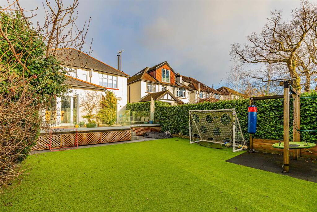 Dan Y Coed 20-27.jpg