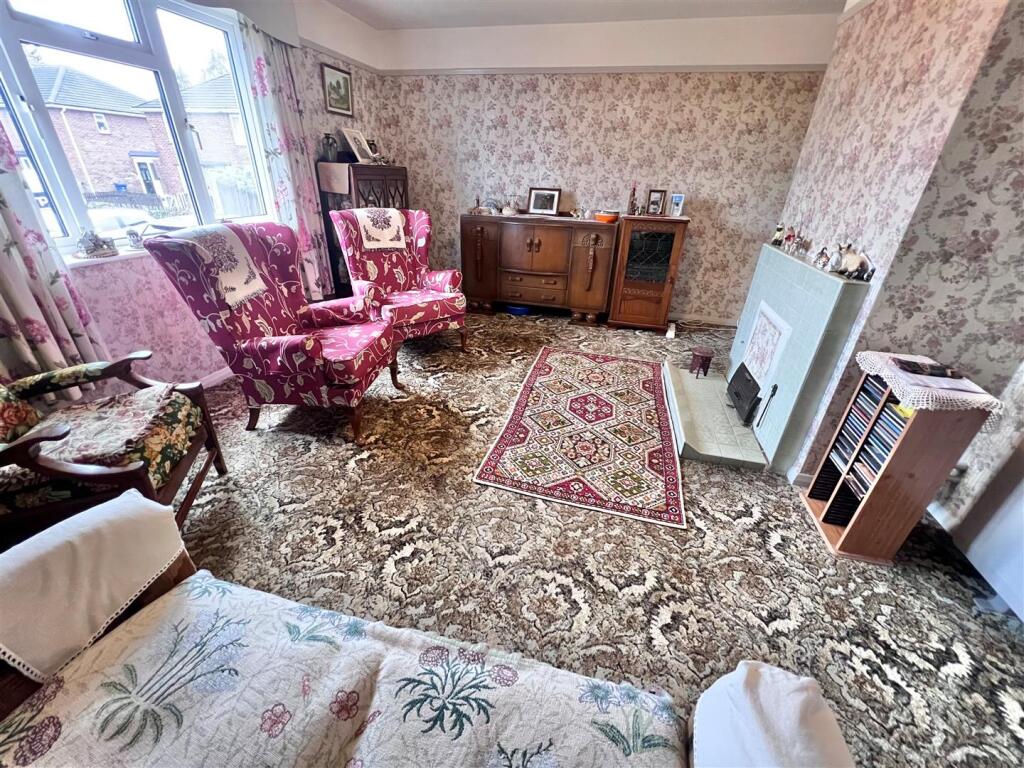 Lounge 3.jpg