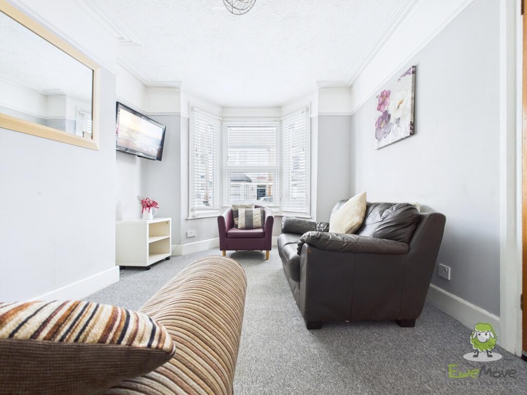 CAM01543G0-PR0162-STILL003