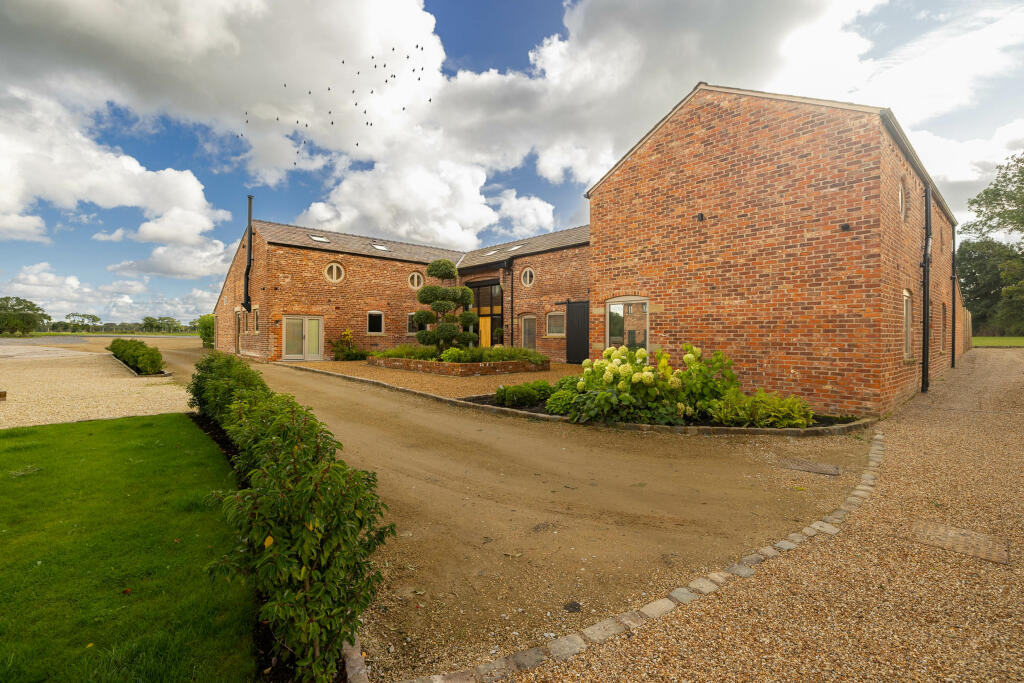 20230921-1207_Maison Haus - Blakeley Stables, Knut