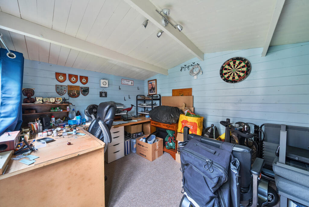 1369232-7-68f6507...