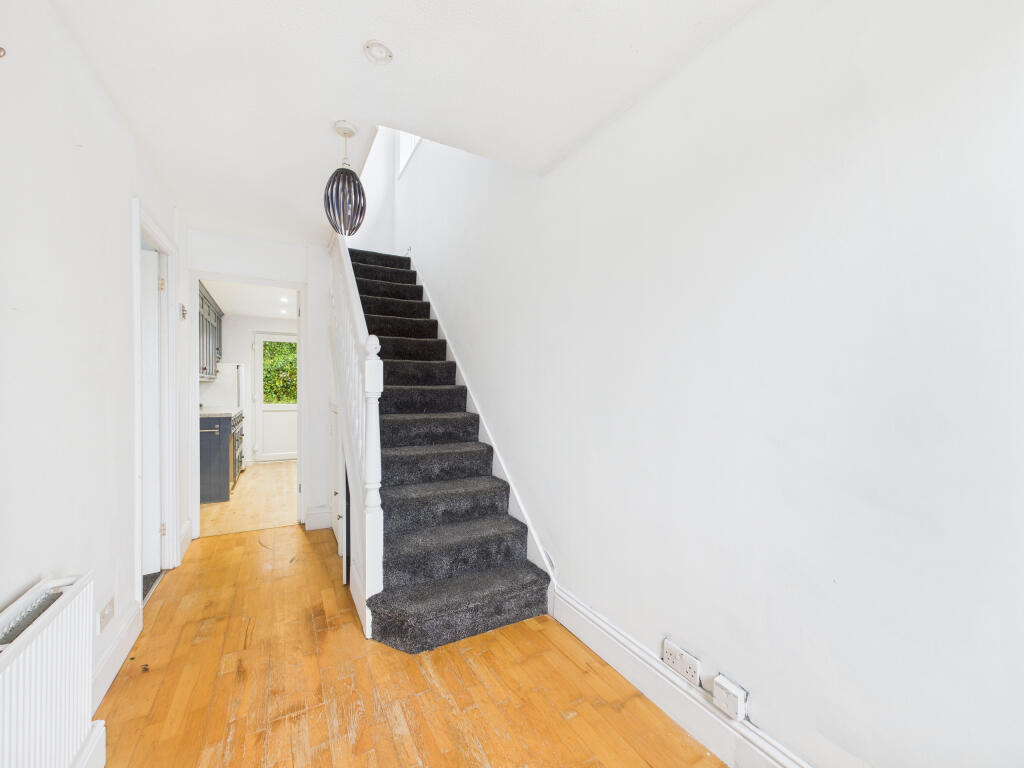 CAM02909G0-PR0505-STILL006